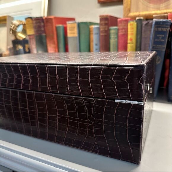 Bobbi Brown | brown croc embossed vegan leather valet case - Picture 4 of 10